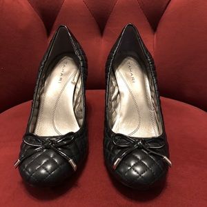 Tahari black quilted pump heels